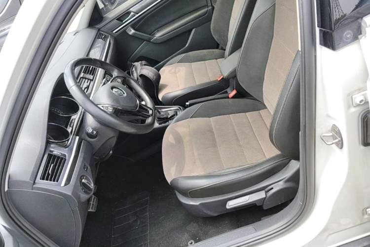 Used Volkswagen C-TREK 2018 230TSI DSG Comfort Model Left Front Seat