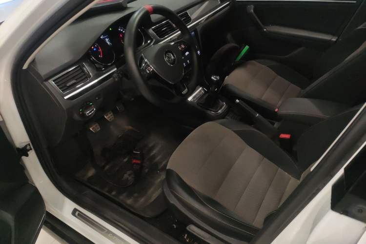 Used Volkswagen C-TREK 2018 1.5L Manual Comfort Model Left Front Seat