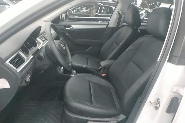 Used Volkswagen C-TREK 2018 1.5L Automatic Fashion Model Left Front Seat