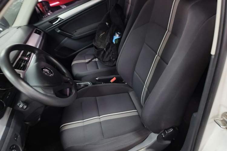 Used Volkswagen C-TREK 2018 1.5L Automatic Fashion Model Left Front Seat