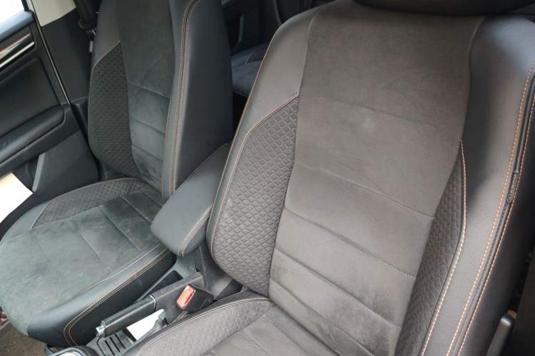 Used Volkswagen C-TREK 2018 230TSI DSG Luxury Version Left Front Seat