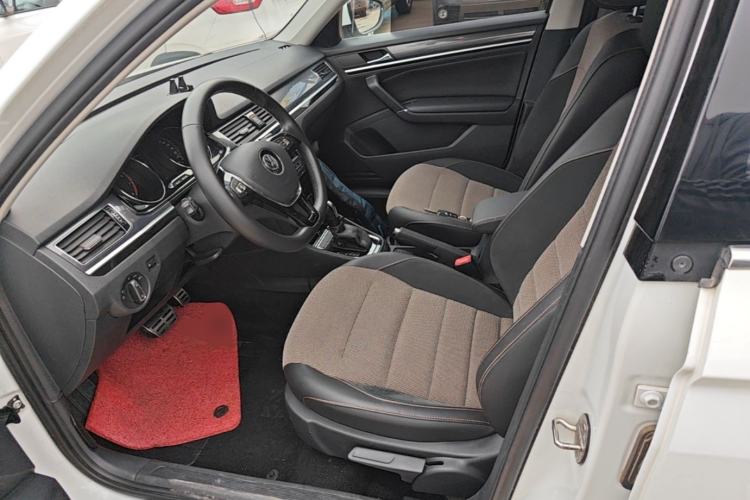 Used Volkswagen C-TREK 2018 1.5L Automatic Comfort Model Left Front Seat