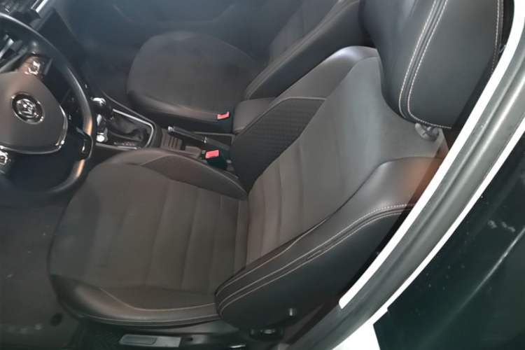 Used Volkswagen C-TREK 2018 230TSI DSG Luxury Version Left Front Seat
