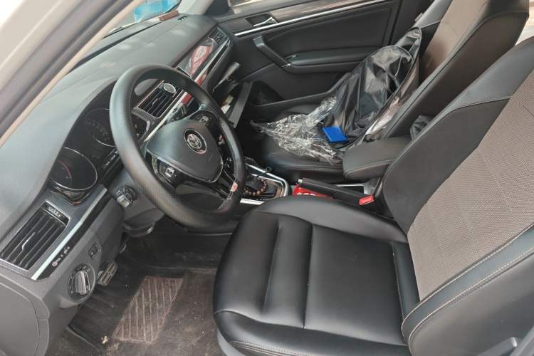 Used Volkswagen C-TREK 2018 1.5L Automatic Comfort Model Left Front Seat