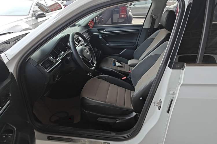 Used Volkswagen C-TREK 2018 230TSI DSG Comfort Model Left Front Seat