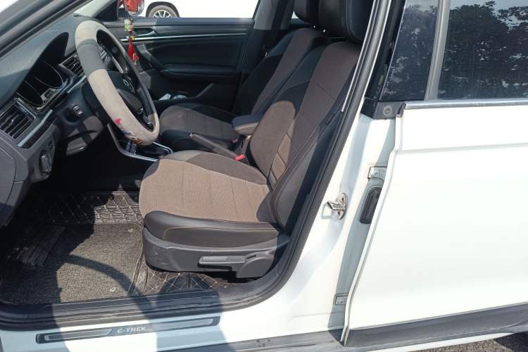 Used Volkswagen C-TREK 2018 230TSI DSG Comfort Model Left Front Seat