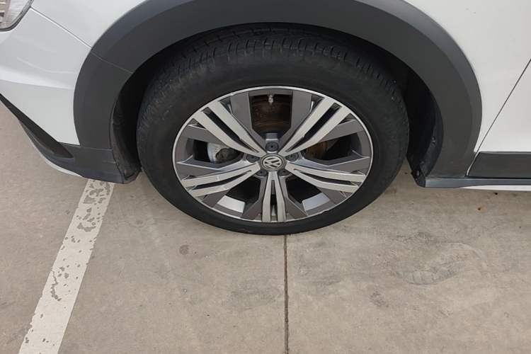 Used Volkswagen C-TREK 2018 1.5L Automatic Fashion Model Left Front Wheel Hub