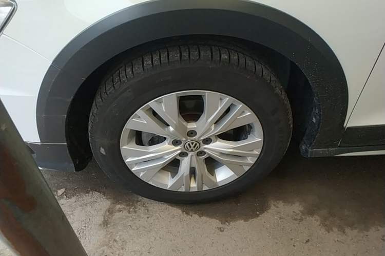Used Volkswagen C-TREK 2018 1.5L Automatic Comfort Model Left Front Wheel Hub
