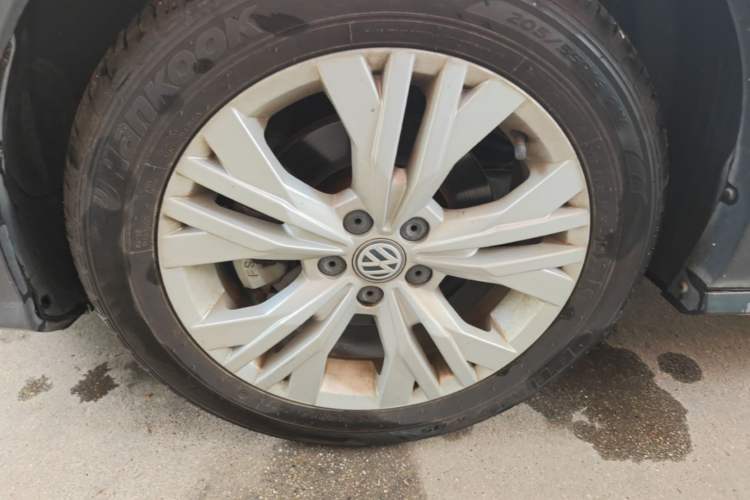 Used Volkswagen C-TREK 2018 1.5L Automatic Comfort Model Left Front Wheel Hub