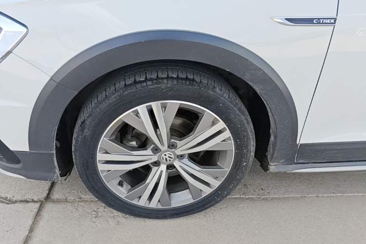 Used Volkswagen C-TREK 2018 1.5L Automatic Comfort Model Left Front Wheel Hub