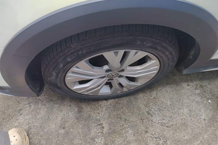 Used Volkswagen C-TREK 2018 1.5L Automatic Comfort Model Left Front Wheel Hub