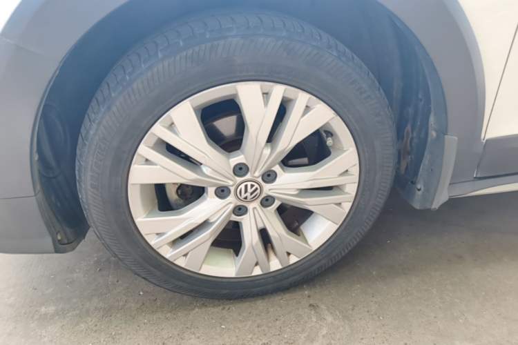 Used Volkswagen C-TREK 2018 1.5L Automatic Comfort Model Left Front Wheel Hub