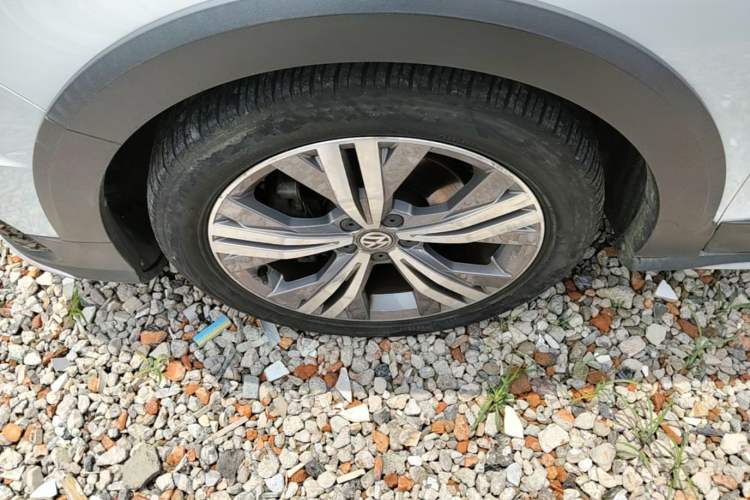 Used Volkswagen C-TREK 2018 230TSI DSG Comfort Model Left Front Wheel Hub