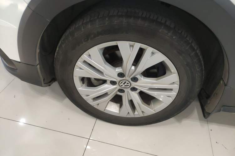 Used Volkswagen C-TREK 2018 1.5L Manual Comfort Model Left Front Wheel Hub