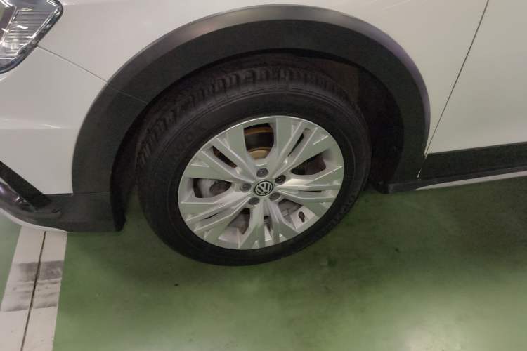 Used Volkswagen C-TREK 2018 1.5L Automatic Comfort Model Left Front Wheel Hub
