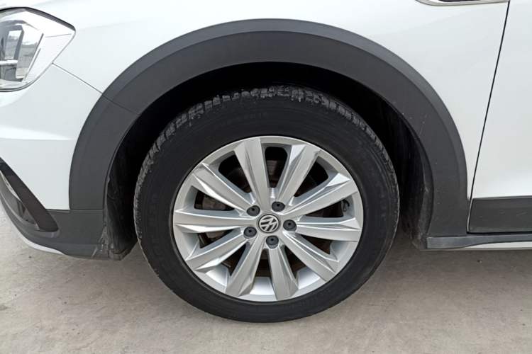 Used Volkswagen C-TREK 2018 1.5L Automatic Fashion Model Left Front Wheel Hub