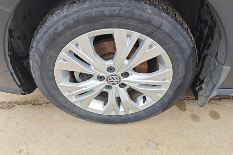 Used Volkswagen C-TREK 2018 1.5L Automatic Comfort Model Left Front Wheel Hub