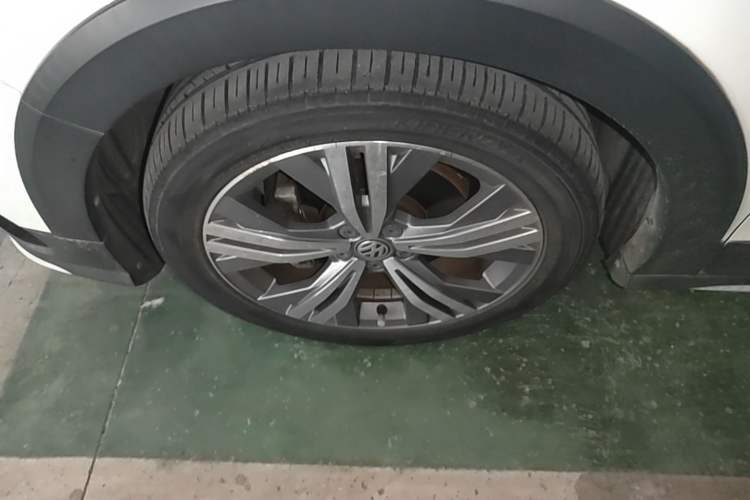Used Volkswagen C-TREK 2018 230TSI DSG Luxury Version Left Front Wheel Hub