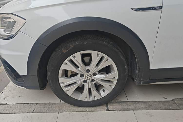 Used Volkswagen C-TREK 2018 230TSI DSG Comfort Model Left Front Wheel Hub