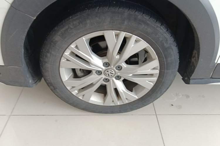 Used Volkswagen C-TREK 2018 1.5L Automatic Comfort Model Left Front Wheel Hub