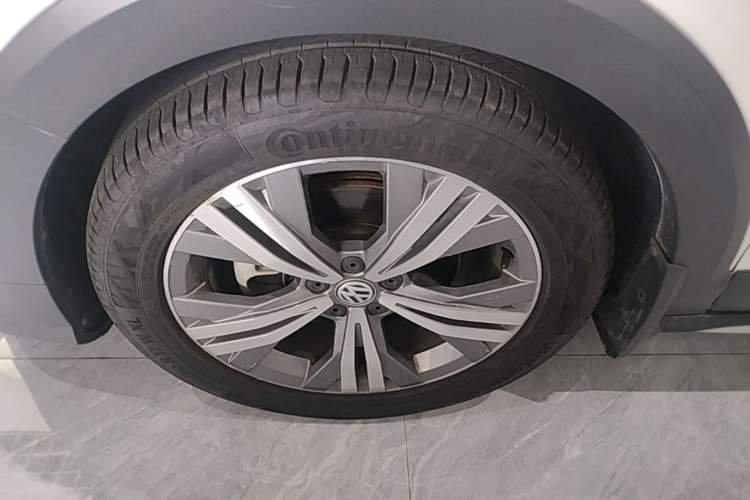 Used Volkswagen C-TREK 2018 230TSI DSG Comfort Model Left Front Wheel Hub
