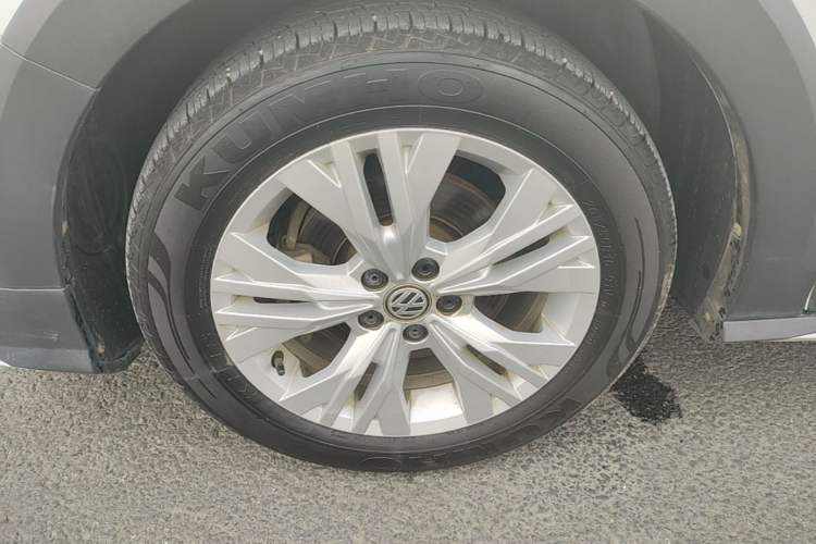 Used Volkswagen C-TREK 2018 1.5L Automatic Comfort Model Left Front Wheel Hub