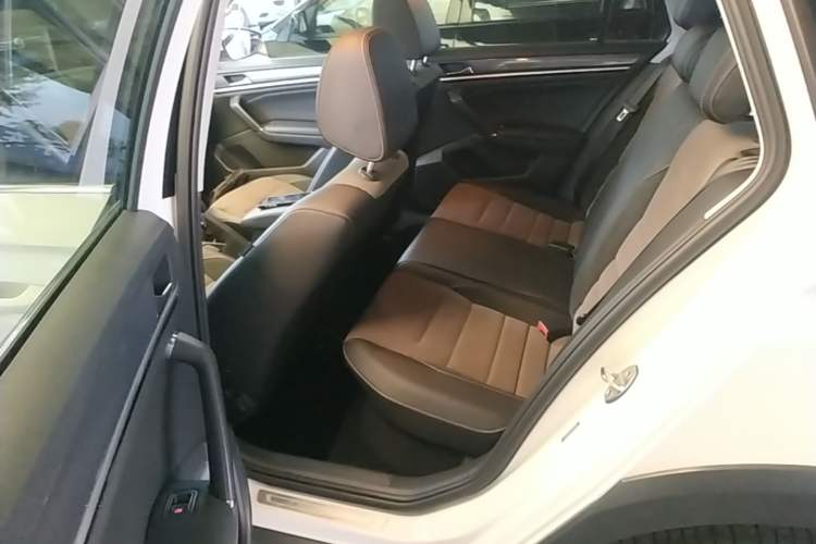 Used Volkswagen C-TREK 2018 1.5L Automatic Comfort Model Left Rear Seat