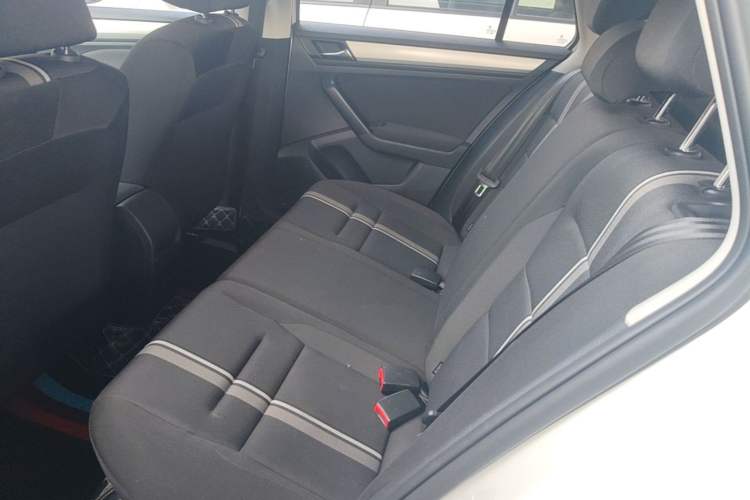 Used Volkswagen C-TREK 2018 1.5L Automatic Fashion Model Left Rear Seat