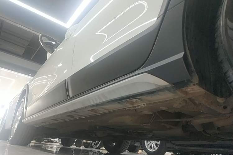 Used Volkswagen C-TREK 2018 1.5L Automatic Fashion Model Left Side Sill