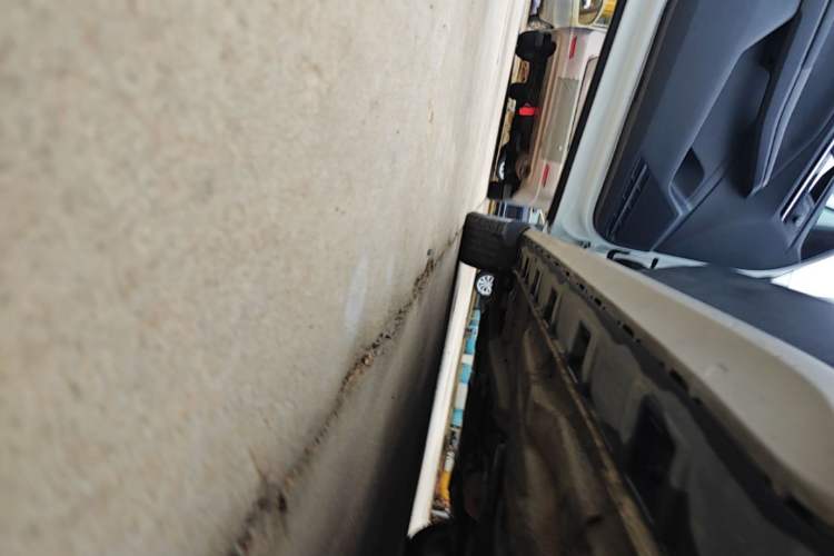 Used Volkswagen C-TREK 2018 1.5L Automatic Comfort Model Left Side Sill