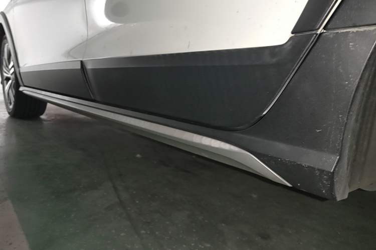 Used Volkswagen C-TREK 2018 230TSI DSG Luxury Version Left Side Sill