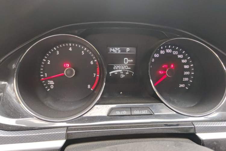 Used Volkswagen C-TREK 2018 1.5L Automatic Comfort Model Odometer Close Up