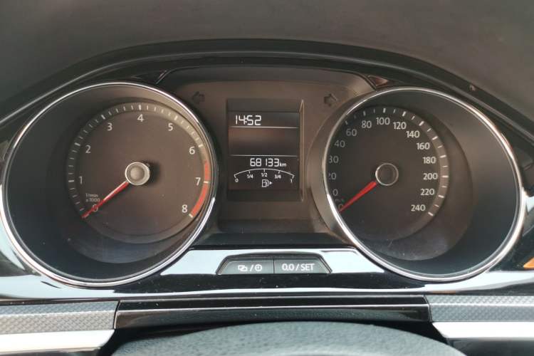 Used Volkswagen C-TREK 2018 230TSI DSG Comfort Model Odometer Close Up