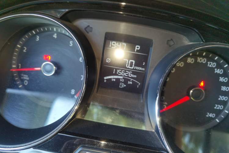 Used Volkswagen C-TREK 2018 230TSI DSG Comfort Model Odometer Close Up