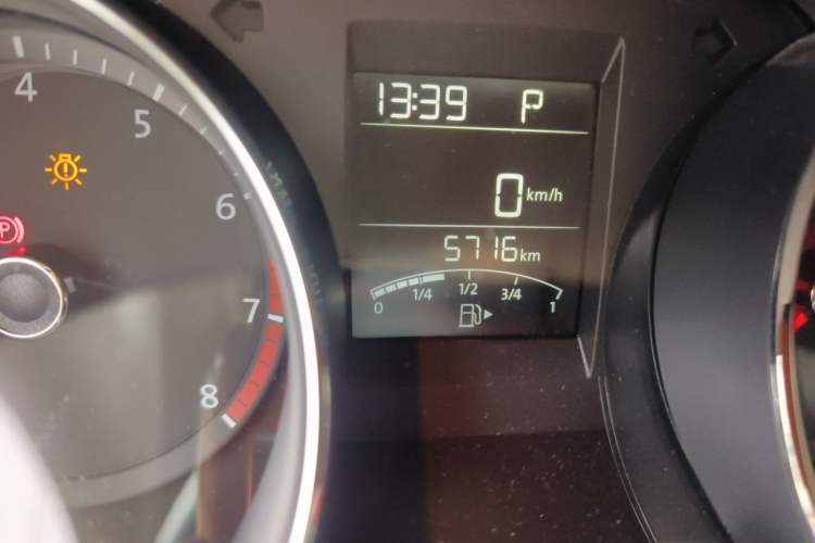 Used Volkswagen C-TREK 2018 230TSI DSG Comfort Model Odometer Close Up
