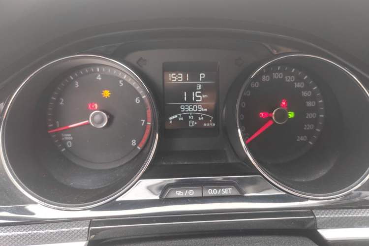 Used Volkswagen C-TREK 2018 230TSI DSG Comfort Model Odometer Close Up
