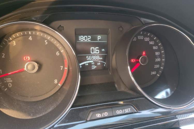 Used Volkswagen C-TREK 2018 230TSI DSG Comfort Model Odometer Close Up