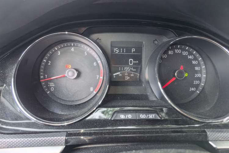 Used Volkswagen C-TREK 2018 230TSI DSG Comfort Model Odometer Close Up