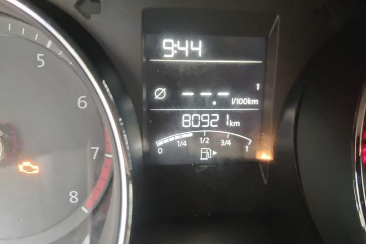 Used Volkswagen C-TREK 2018 230TSI Manual Comfort Version Odometer Close Up