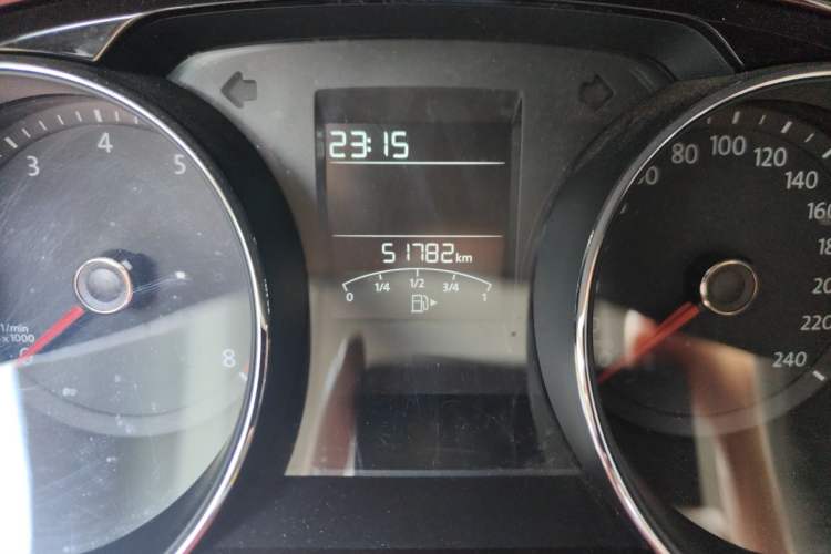 Used Volkswagen C-TREK 2018 230TSI DSG Comfort Model Odometer Close Up