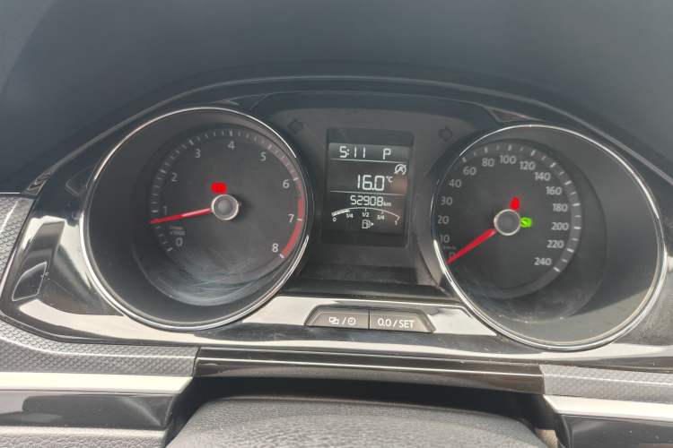Used Volkswagen C-TREK 2018 230TSI DSG Comfort Model Odometer Close Up