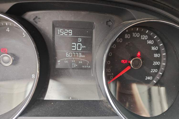 Used Volkswagen C-TREK 2018 1.5L Manual Fashion Model Odometer Close Up