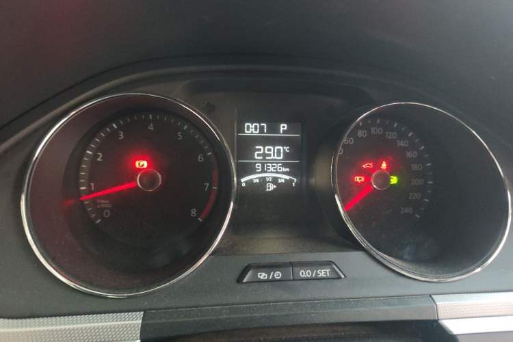 Used Volkswagen C-TREK 2018 1.5L Automatic Fashion Model Odometer Close Up