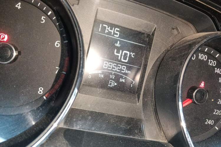 Used Volkswagen C-TREK 2018 1.5L Manual Comfort Model Odometer Close Up