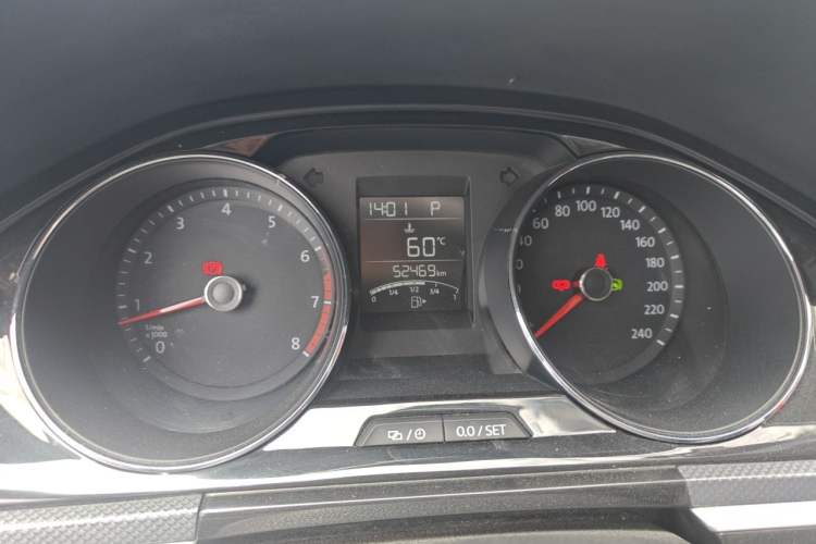 Used Volkswagen C-TREK 2018 230TSI DSG Comfort Model Odometer Close Up