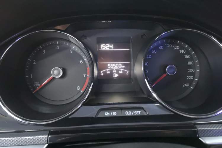 Used Volkswagen C-TREK 2018 230TSI DSG Comfort Model Odometer Close Up