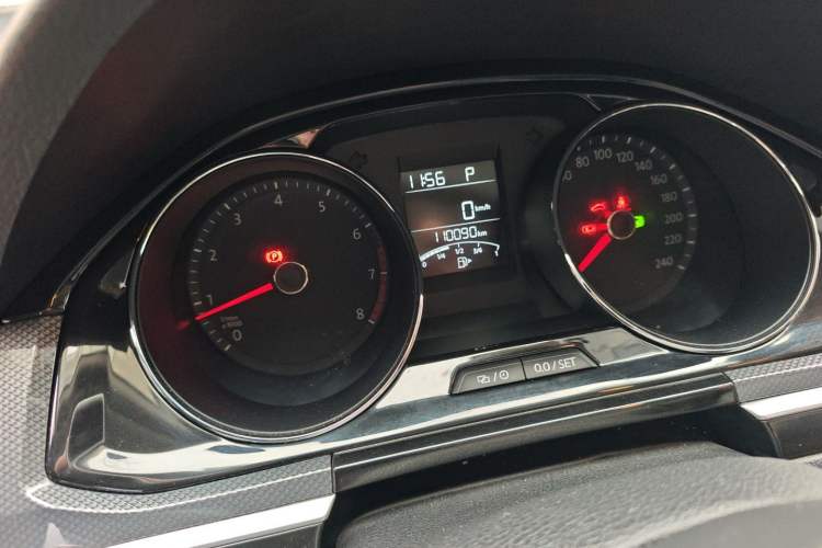 Used Volkswagen C-TREK 2018 230TSI DSG Comfort Model Odometer Close Up