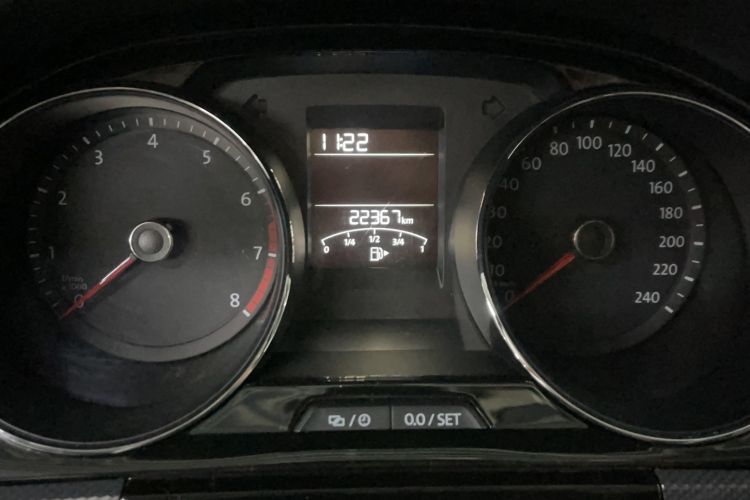 Used Volkswagen C-TREK 2018 230TSI DSG Comfort Model Odometer Close Up