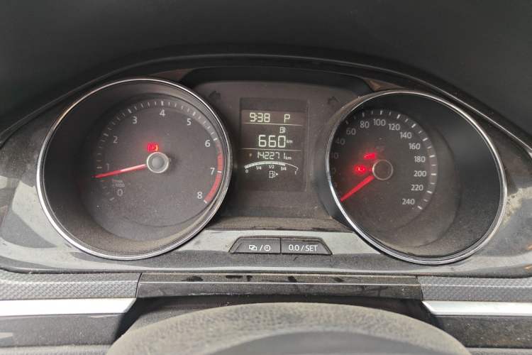 Used Volkswagen C-TREK 2018 1.5L Automatic Comfort Model Odometer Close Up
