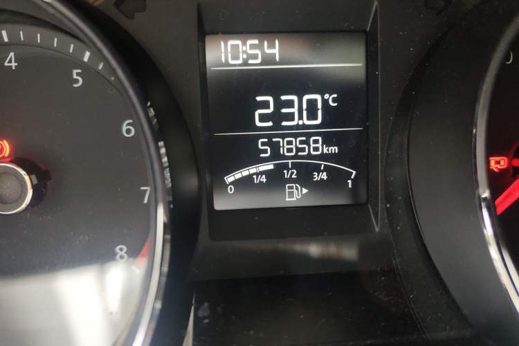 Used Volkswagen C-TREK 2018 1.5L Manual Comfort Model Odometer Close Up